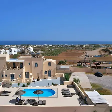 Leon Lux Santorini